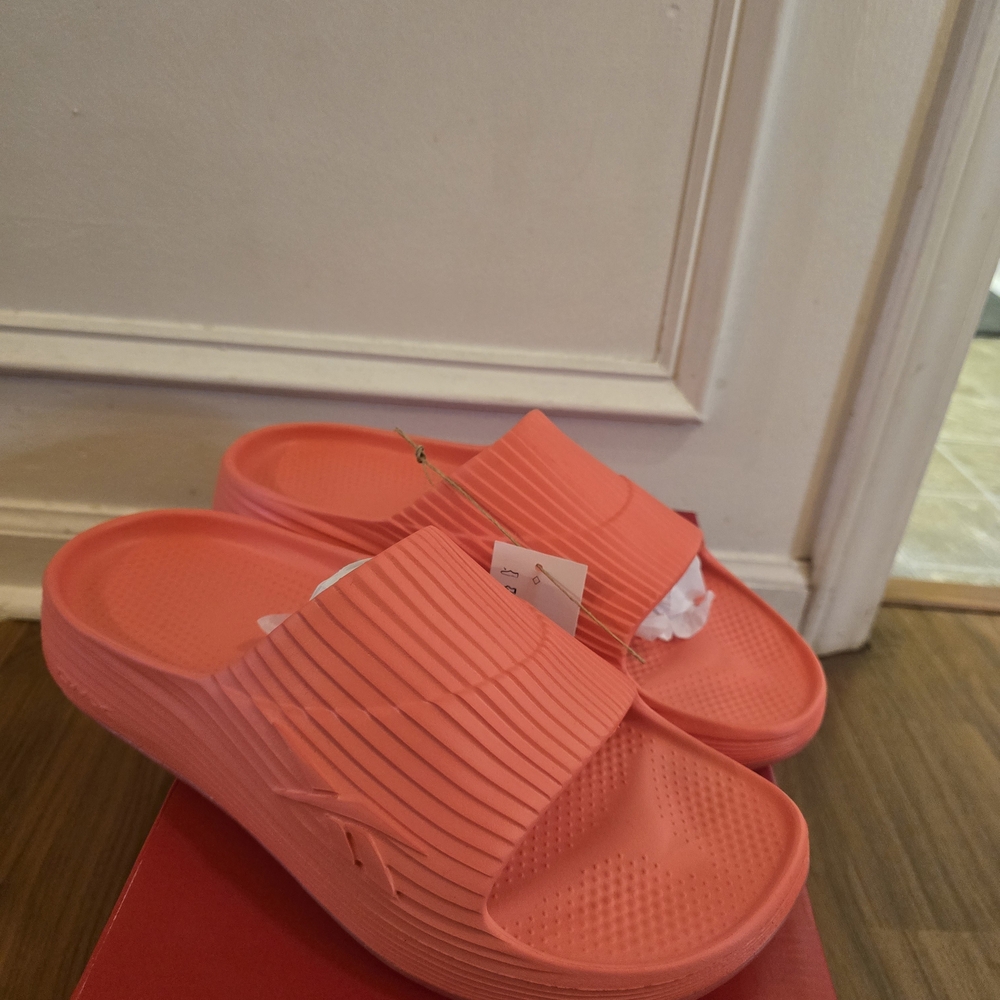 Reebok DMX Recovery Slides Coral